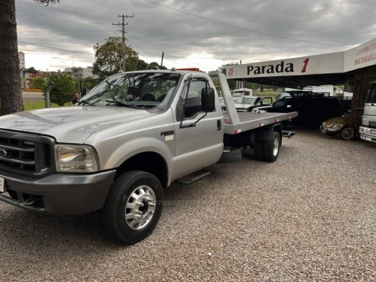 FORD - F-4000 - 2001/2001 - Prata - Sob Consulta