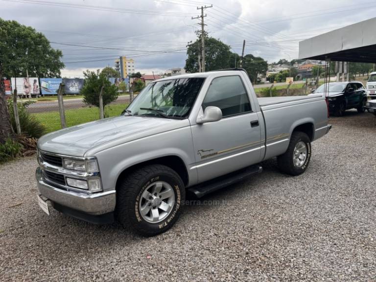 CHEVROLET - SILVERADO - 2000/2001 - Prata - Sob Consulta