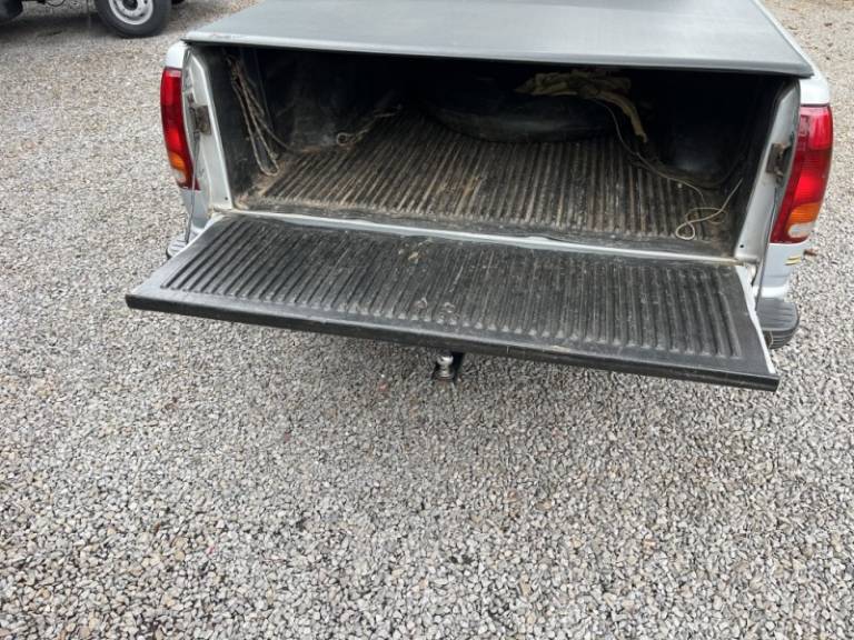 CHEVROLET - SILVERADO - 2000/2001 - Prata - Sob Consulta