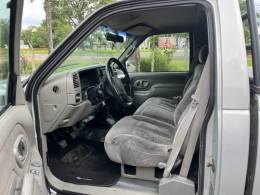 CHEVROLET - SILVERADO - 2000/2001 - Prata - Sob Consulta