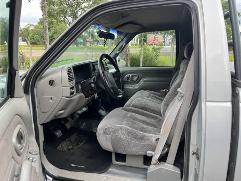 CHEVROLET - SILVERADO - 2000/2001 - Prata - Sob Consulta