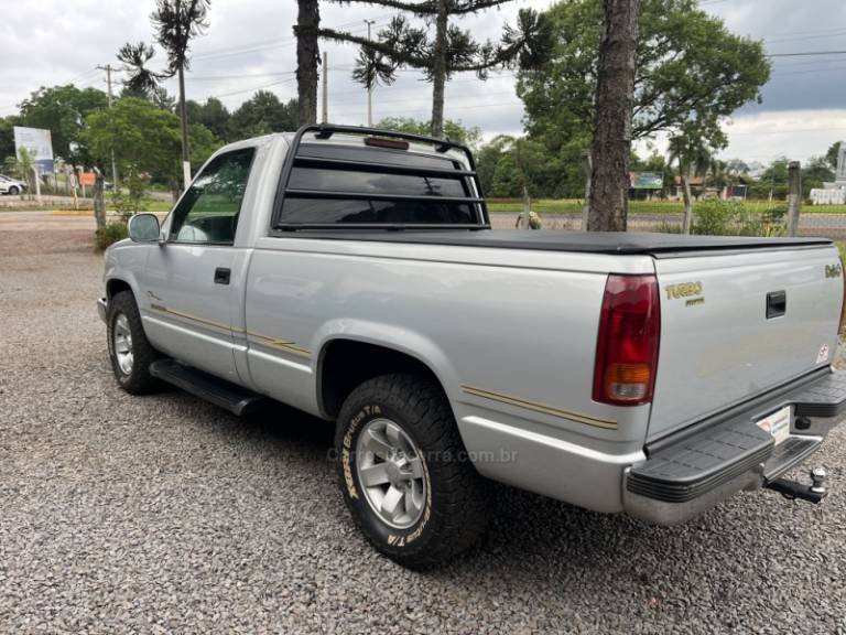 CHEVROLET - SILVERADO - 2000/2001 - Prata - Sob Consulta