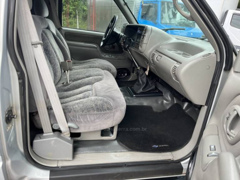 CHEVROLET - SILVERADO - 2000/2001 - Prata - Sob Consulta